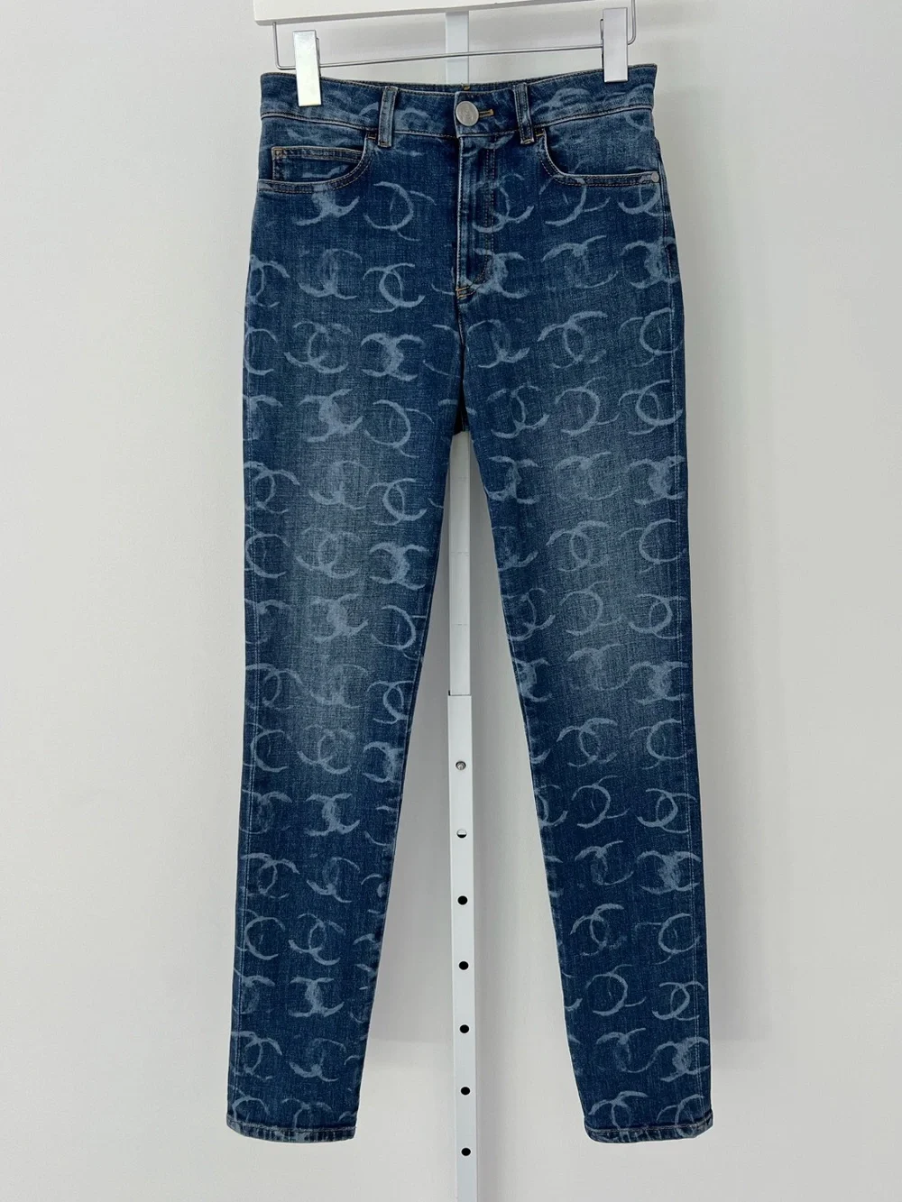 CHANEL 23B DARK BLUE CC SILVER SEQUINS SKINNY JEAN SIZE FR 34 / US 2